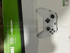 X BOX - ONE S 1 Tb . Как новый . Покупали за 27500 руб. 6 месяцев назад . 
