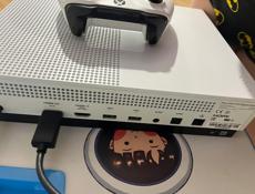 X BOX - ONE S 1 Tb . Как новый . Покупали за 27500 руб. 6 месяцев назад . 