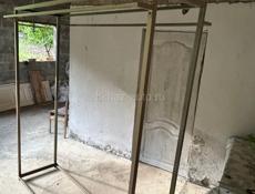 Стойка для магазина одежды 4 штуки  по 5 тысяч за каждую 