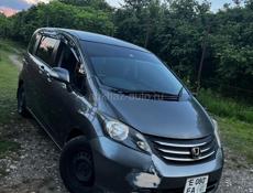 Honda FR-V