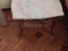 Продою стол сверху мрамор а тиз бронза ручная работа