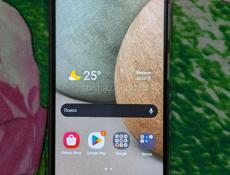 Смартфон телефон Samsung galaxy a12 64 Гб.