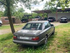 Mercedes-Benz 124