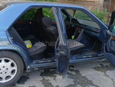 Mercedes-Benz 124