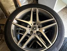 255/40R19 