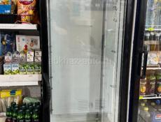 ПРОДАЕТСЯ ВИТРИНЫЙ  ХОЛОДИЛЬНИК 