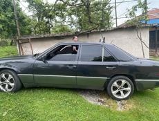 Mercedes-Benz 124