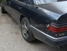 Mercedes-Benz 124