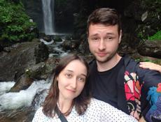 Молодая пара ищет работу
