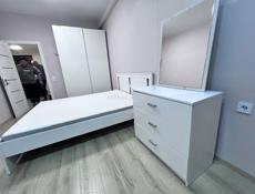 Кровать с матрасом 180/220 шкаф комод с зеркалом 