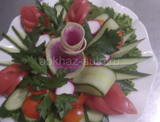 Для кафе ищем повара две женщины для кухни и для выпечки