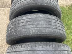 Продаю 4 шины R19 235/55