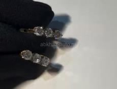 Золотые сережки с бриллиантами 