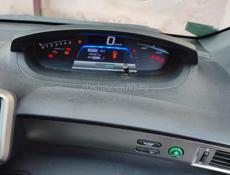 Honda FR-V