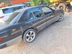 Mercedes-Benz 124