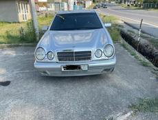 Mercedes-Benz 200-Series