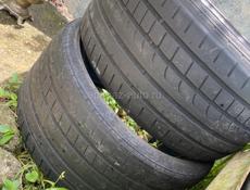 275/35 R19