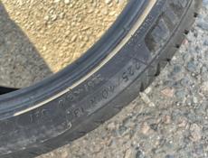 R18 225/40 