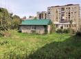 На против центрального иного вокзала. Для Продажи 4 участка, дом блочный 2 этажа, гараж. Летние перестройки, все коммуникации в рабочем состоянии.