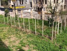 На против центрального иного вокзала. Для Продажи 4 участка, дом блочный 2 этажа, гараж. Летние перестройки, все коммуникации в рабочем состоянии.