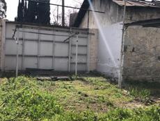 На против центрального иного вокзала. Для Продажи 4 участка, дом блочный 2 этажа, гараж. Летние перестройки, все коммуникации в рабочем состоянии.