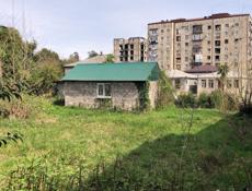 На против центрального иного вокзала. Для Продажи 4 участка, дом блочный 2 этажа, гараж. Летние перестройки, все коммуникации в рабочем состоянии.