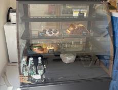Витринный холодильник 