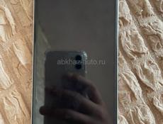 Экран целый на телефоне присутствует защитное стекло 