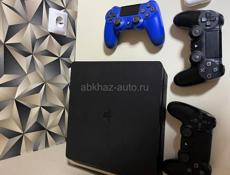 Прейстайшен 5 с дисководом и джостиками и играми  и плацстайшен 4 с3джостиками и 8 играми 