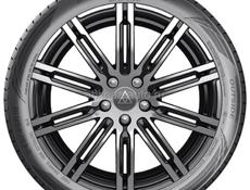 225/45R18 