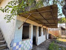 Участок с ветхим домом