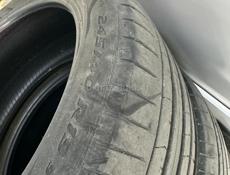 245 40 R19 две штуки 