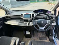 Honda FR-V