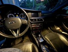 Infiniti Q30