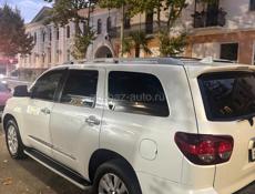Toyota Sequoia