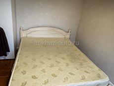 Продается кровать с матрасом ( двуспальная ) 180*200 
