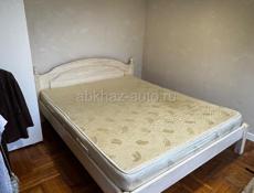 Продается кровать с матрасом ( двуспальная ) 180*200 