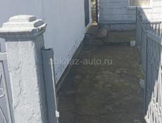 Сдается домик в городе Очамчира Шинкуба 29 по  суточно, 2 комнаты, 5 спальных мест,кухня и ванная, все условия для отдыха, вай фай и кондиционер, имеется маленький дворик,до моря 200 м, центр города 300 м ( 600 рублей с человека )