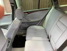 Mercedes-Benz 200-Series