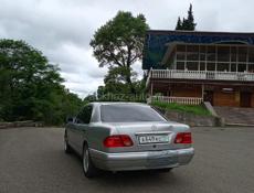 Mercedes-Benz 200-Series