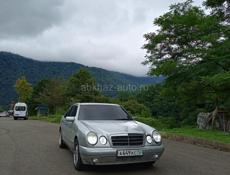 Mercedes-Benz 200-Series