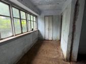 Выкупленная , довоенная собственность, центр города , рядом всё -школа администрация детская площадка на территории школы дворец культуры через две улицы . Высокий первый этаж 