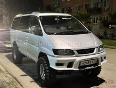 Mitsubishi L 400