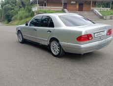 Mercedes-Benz 200-Series