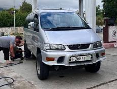 Mitsubishi L 400