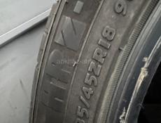 235 45 R18 две штуки