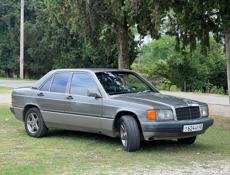 Mercedes-Benz 190