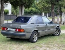 Mercedes-Benz 190