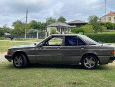 Mercedes-Benz 190