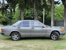 Mercedes-Benz 190